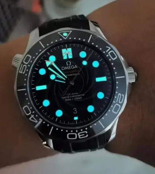 国、劳力士、卡地亚优缺点全解析!四大豪华腕表真相揭秘：欧米茄、万(图3)